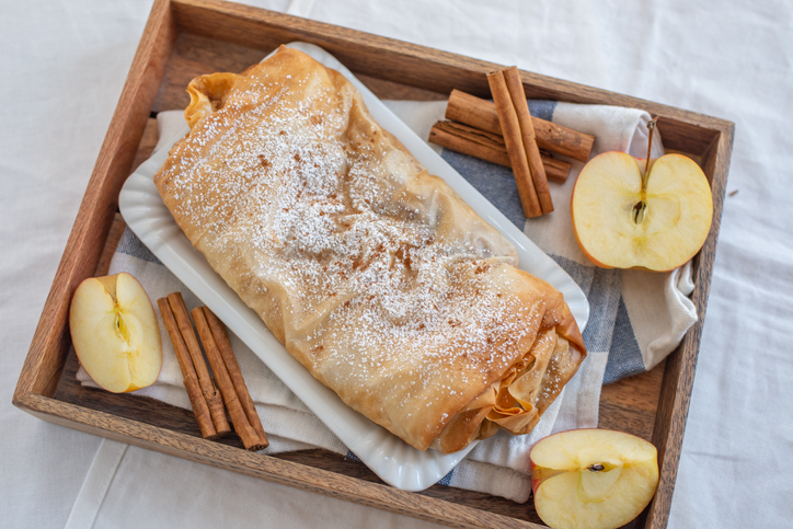 German Apple Strudel Cake